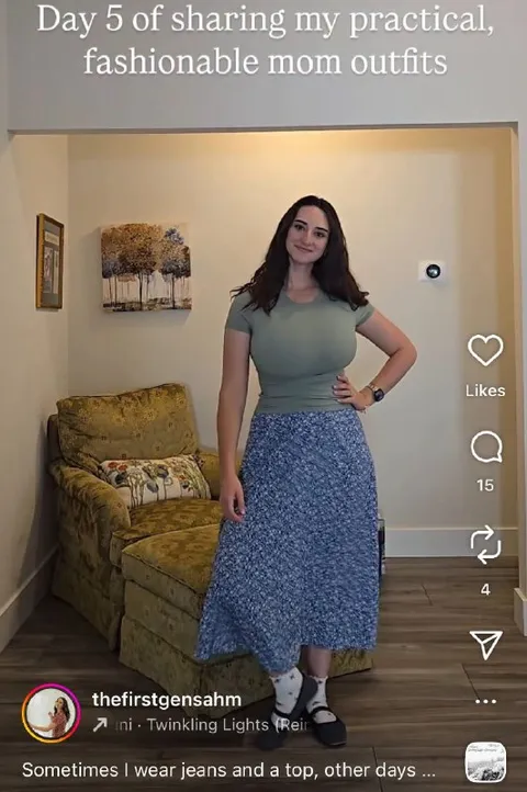 Practical Fashionable Mom Outfit