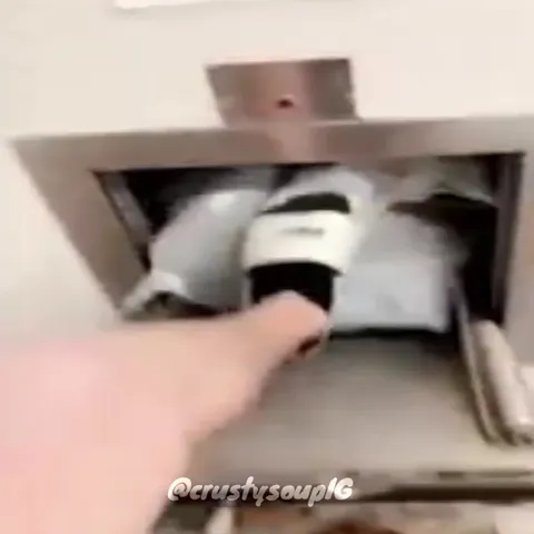 Таинственный ящик и тапок