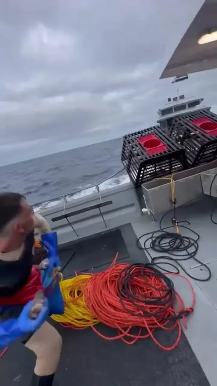 Рыбак под рэп на море