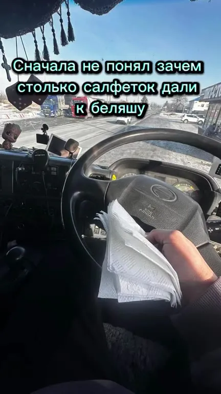 Зачем столько салфеток к беляшу