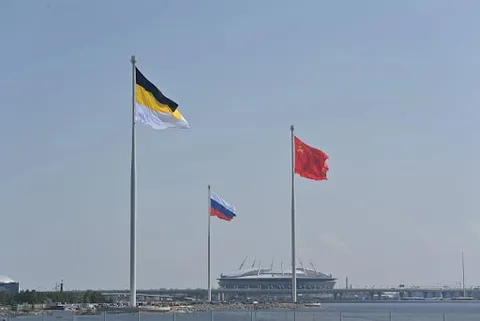 Флаги над стадионом
