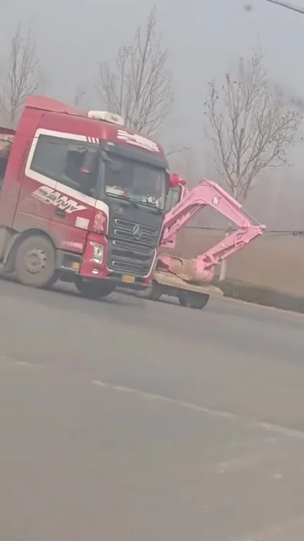 Hello Kitty粉色挖掘机