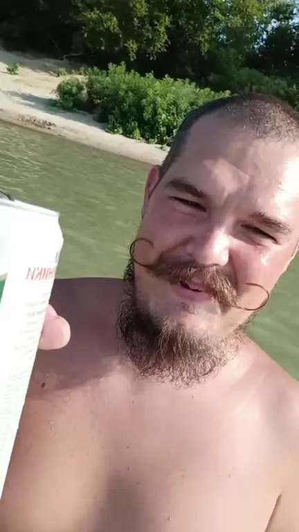 Пятница в реке с пивом