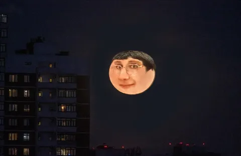 Лицо в ночном небе