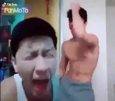 Неловкая реакция на танец