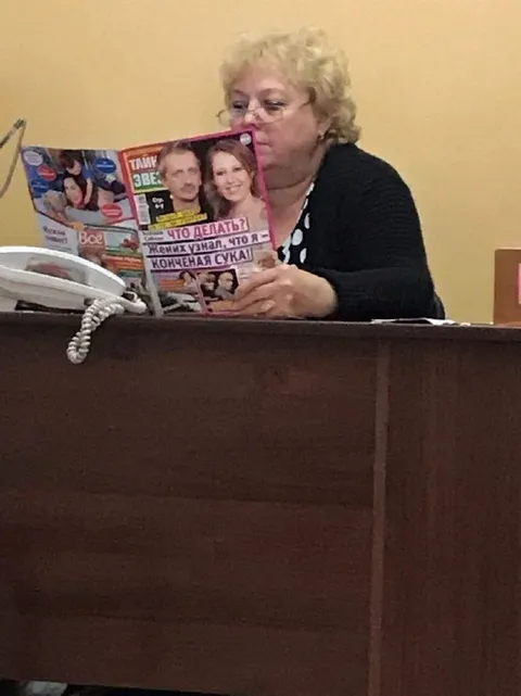 Бабушка читает про конченую суку