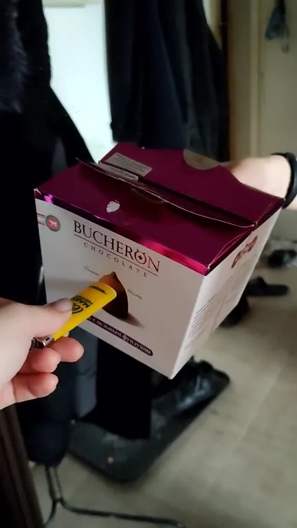 Как зеркало видит зажигалку