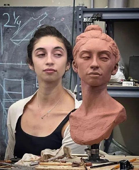 Скульптор и её двойник