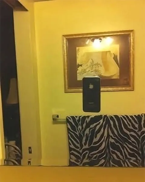 Странная фотография в ванной