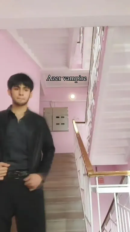 Azer Vampire Descends the Stairs