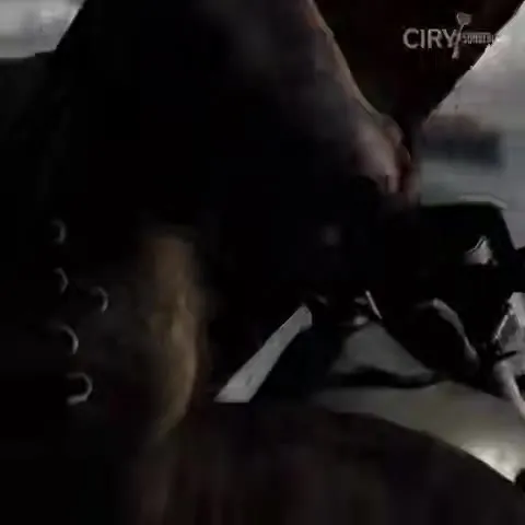 Безумный трюк на мотоцикле