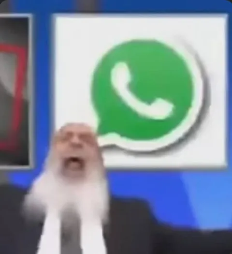 Дед кричит на WhatsApp