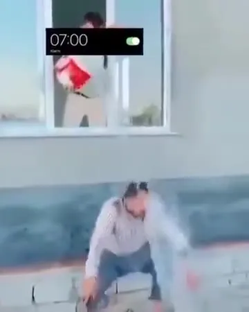 Будильник превращается в водный хаос