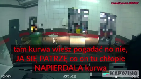 Informatyk wymienia klocki hamulcowe