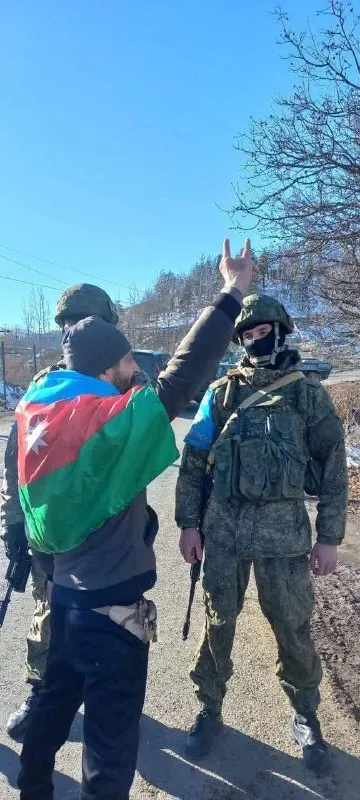 Необычное приветствие на границе