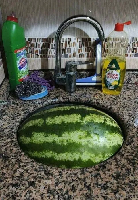 Lavaboda Karpuz Şakası