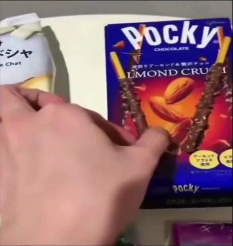 お菓子が顔に見える瞬間