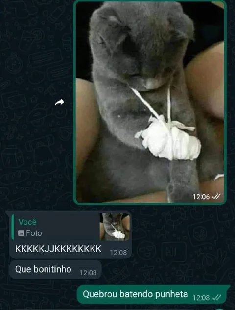 Quebrou batendo punheta