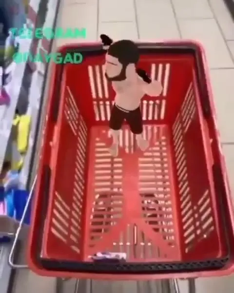 Мужик дерётся за сыр
