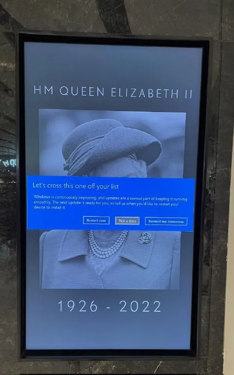 Windows Update at Queen Elizabeth II Memorial