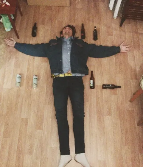 Пьяный ангел на полу