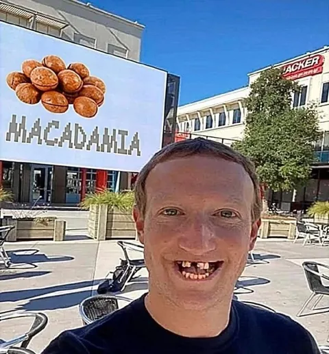 Шаурмия и довольный парень