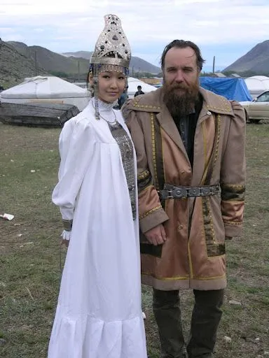 Пара в традиционных костюмах