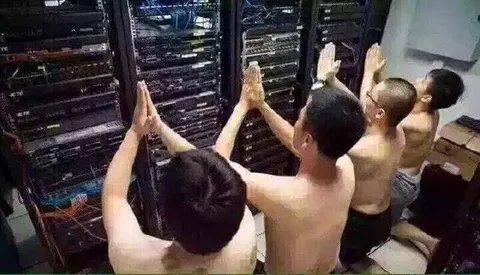 Айтишники молятся на серверы