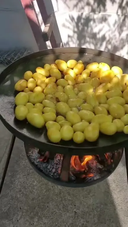 Картошка на костре под шум волн