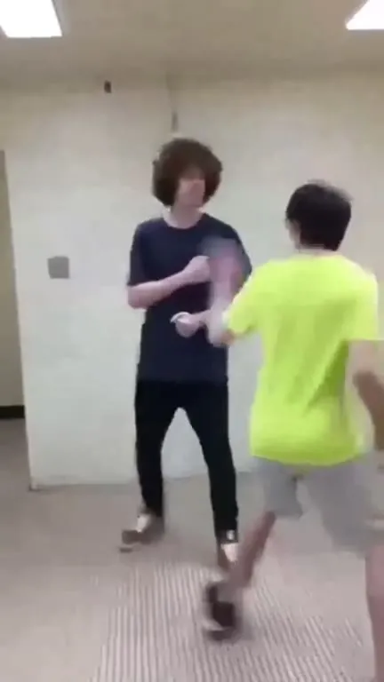 Неожиданный удар в коридоре