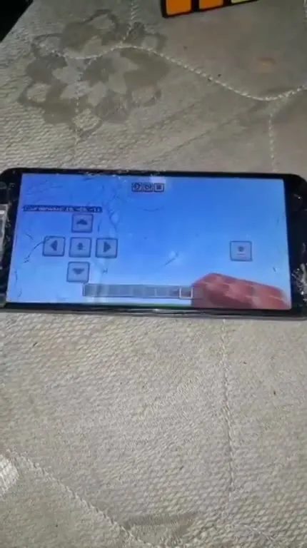 Телефон пережил Minecraft