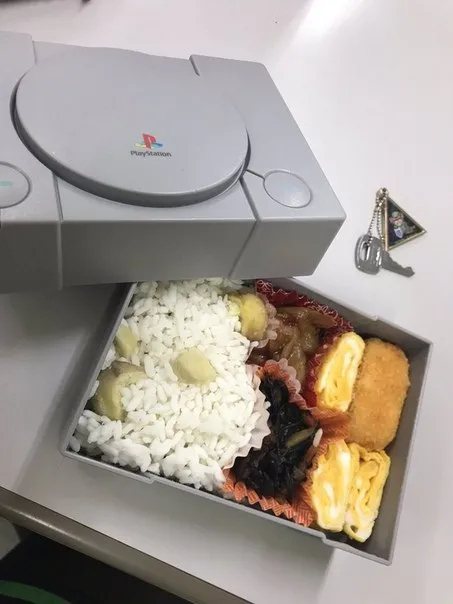 PlayStation вместо ланчбокса
