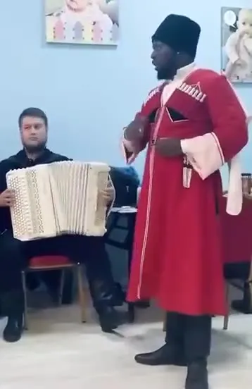 Кавказский певец под баян