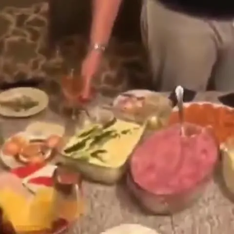 Таинственная возня у телевизора