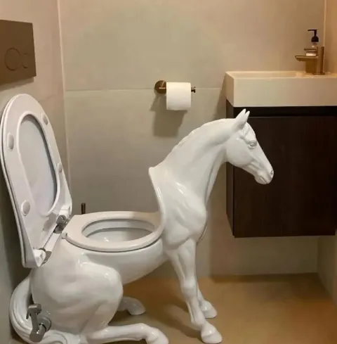 Унитаз в форме лошади