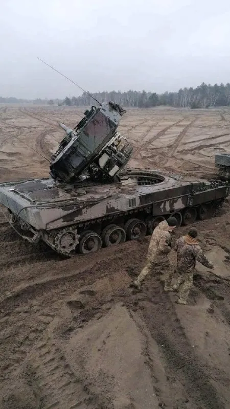 Танк с перевёрнутой башней
