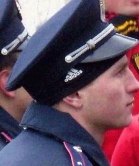 Адидас на военной форме