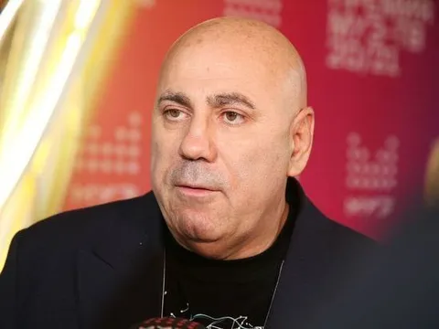 Иосиф Пригожин с серьёзным лицом