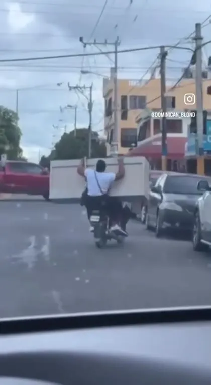 Дверь на мотоцикле