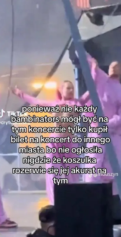 Koszulka rozerwała się na koncercie