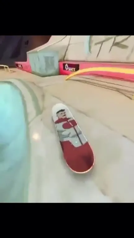 Santa Skateboard Fails Gracefully