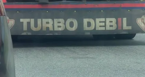Turbo Debil Bumper Text