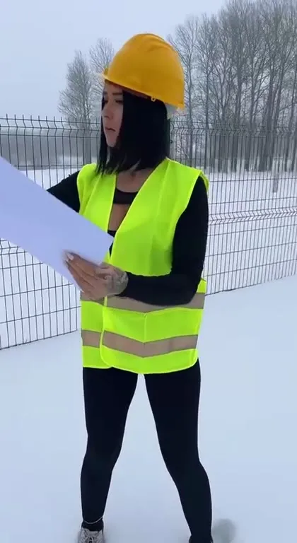 Прораб увидел перевёрнутый дом