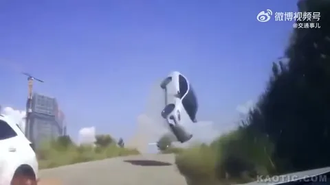 Машина внезапно взлетела
