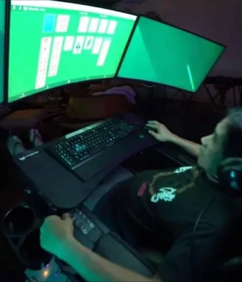 Gaming at Multiple Monitors