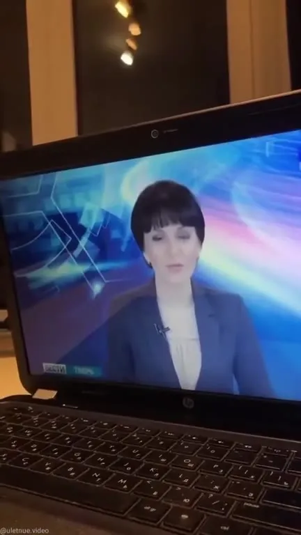 Гигантская воровка на кухне