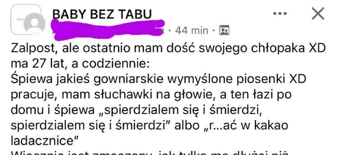 Chłopak śpiewający głupie piosenki