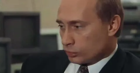 Путин пытается не рассмеяться