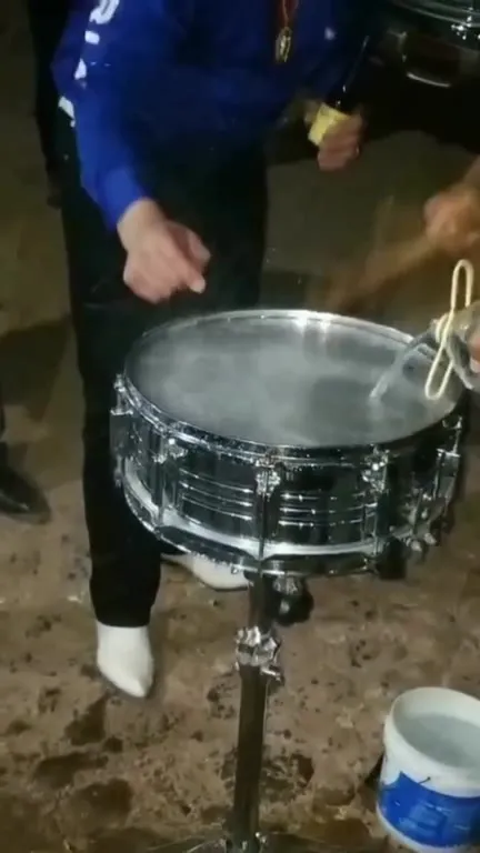 Огненный барабан под Motörhead