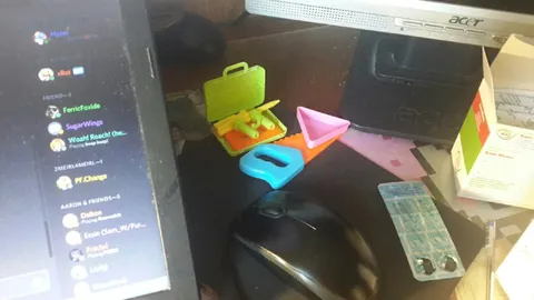 Игрушечный набор на рабочем столе